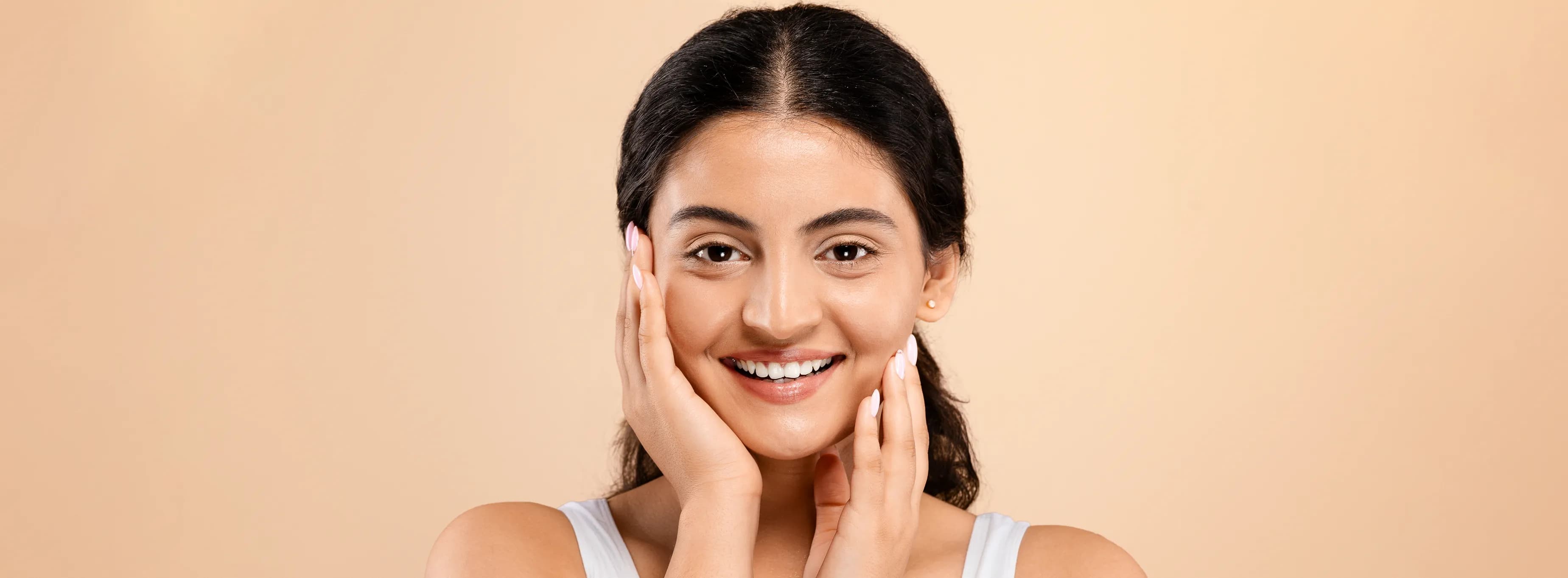 How to Reduce Acne Scars Naturally vs Professional Treatments